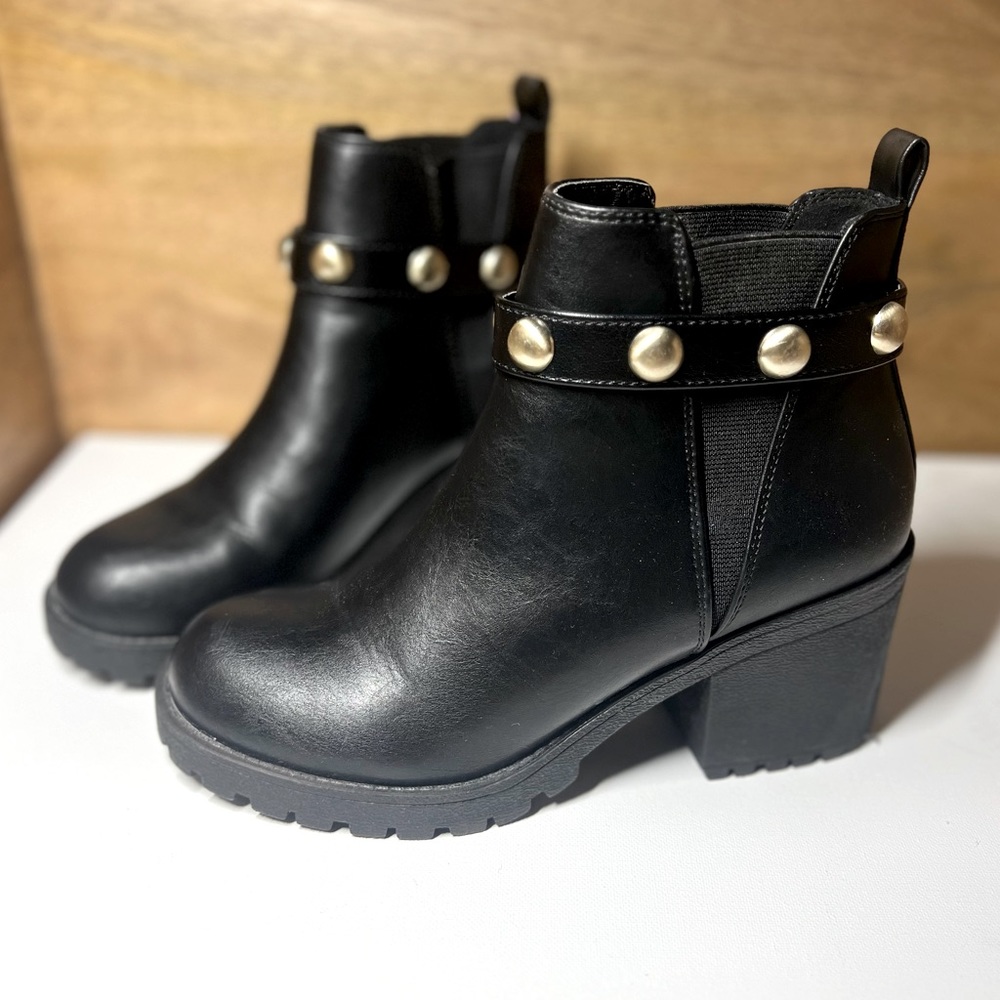 Chunky heel booties Chelsea boot leather